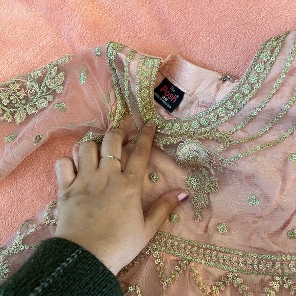 I am selling this beautiful Sharara set for 4 years girl It’s sha-posh brand. - Picture 4 of 4